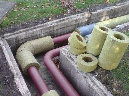 На фото - утепление канализационных труб, www.eliks.su 