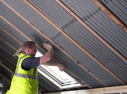 На фото - утепление крыши изнутри, spray-insulation.co.uk