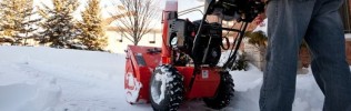 Характеристики, правила выбора снегоуборочной машины для дачи