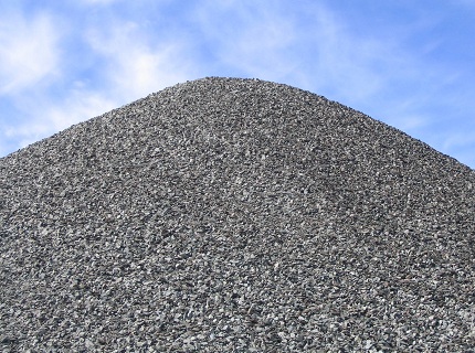 На фото - щебень из плотных горных пород, quartzite.org