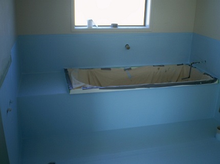 На фото - обмазочная гидроизоляция для ванной, apexwaterproofing.com.au