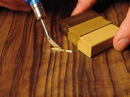 На фото - как убрать царапины с ламината, ebay.ch