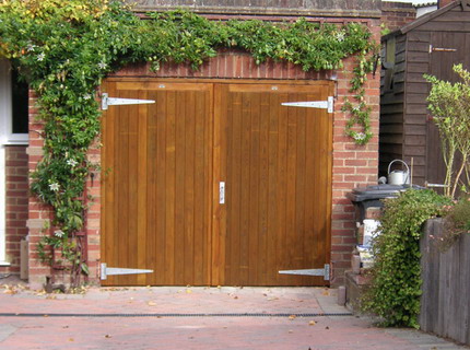 Деревянные ворота для гаража (фото), www.crockettsgates.co.uk