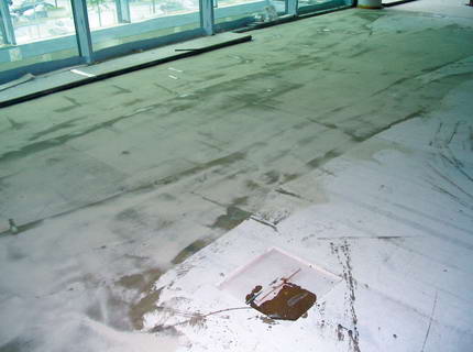 Загрунтованный бетонный пол (фото), www.selbst.de