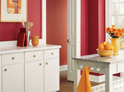 На фото - яркие краски для кухни, www.homedit.com