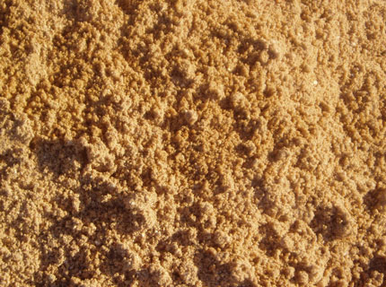 На фото - Песок с элементами глины, более всего не подходящий для цемента, www.dullmensclub.com