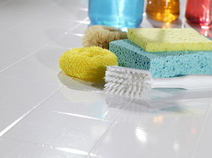 На фото — средства для мытья плитки, www.diylife.com