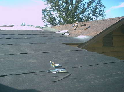 На фото - ремонт крыши рубероидом, a1standardsystems.blogspot.com