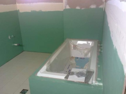Гидроизоляция и стяжка пола в ванной комнате