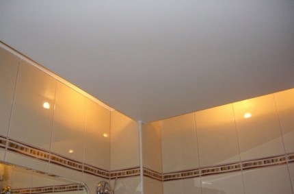 Гипсокартонный потолок в ванной комнате