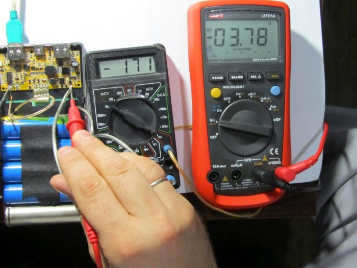 Как проверить заряд аккумулятора мультиметром