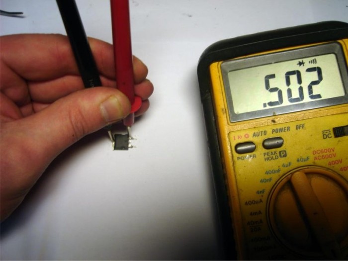 Как проверить электролитический конденсатор?