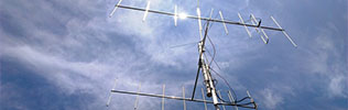 Как правильно и надежно установить антенну на крышу дома?